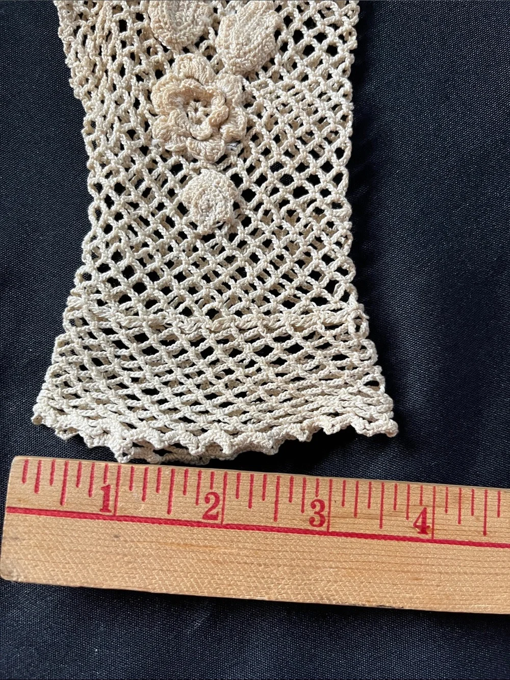 Vtg/Antique Hand Crochet Delicate Lace Gloves Ecru Color Floral Small Size *READ